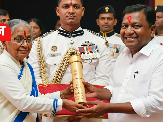 Silambam Guru K. Pajanivel Performs Sashtang Pranam to PM Modi at Padma Awards